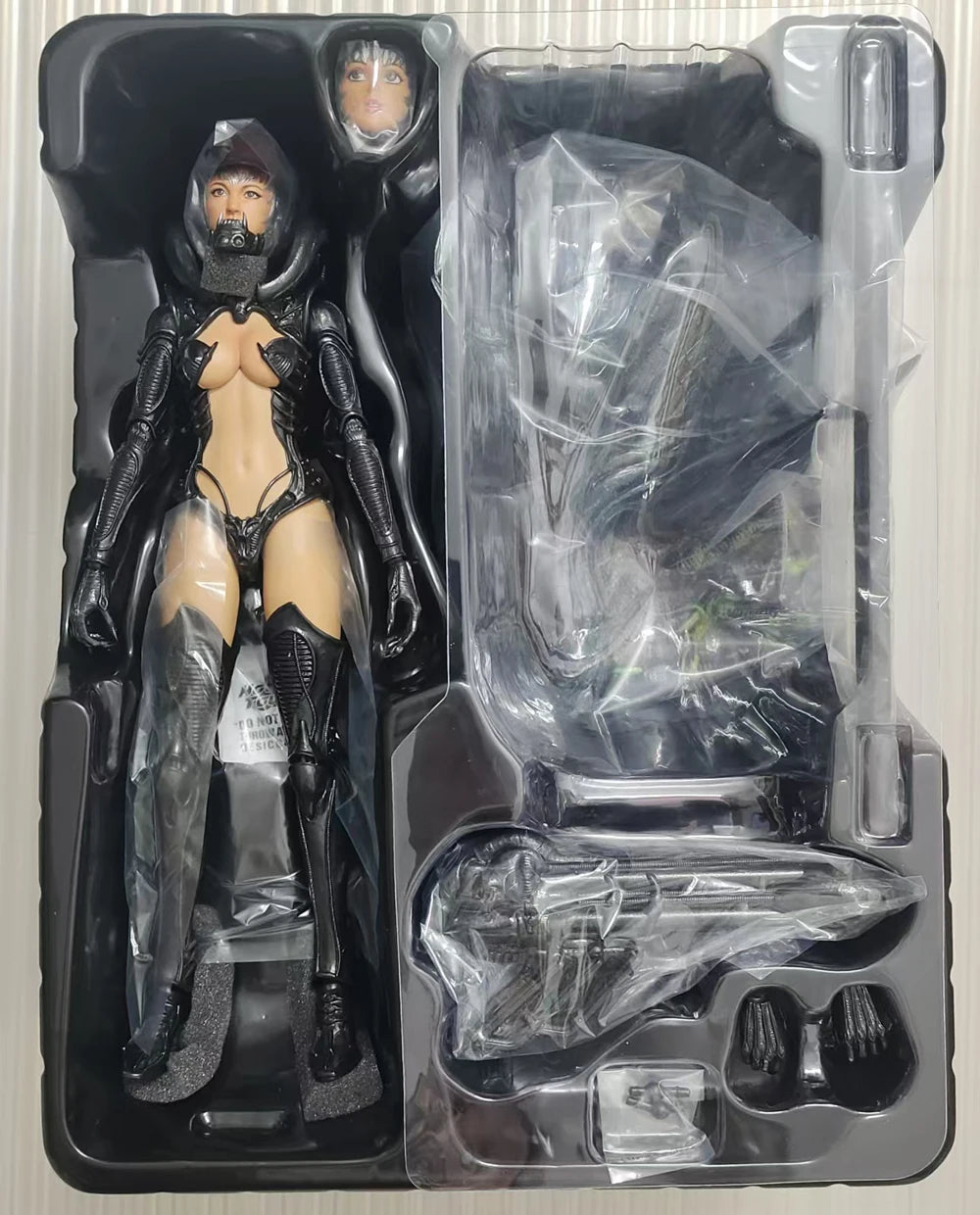 Alien Girl Hot Toys - AVP Kristen Hager Action Figure