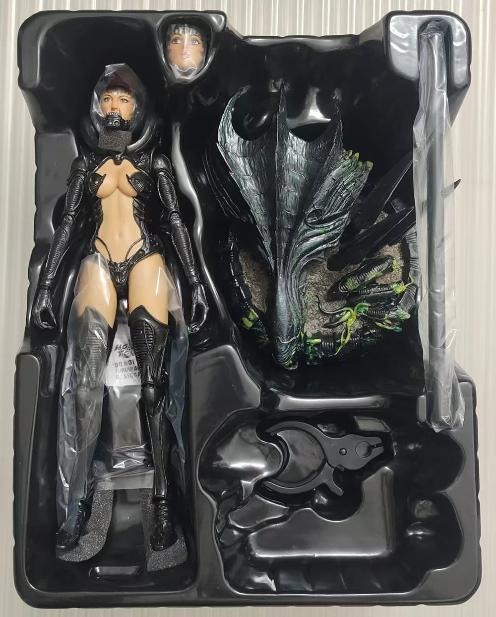 Alien Girl Hot Toys - AVP Kristen Hager Action Figure